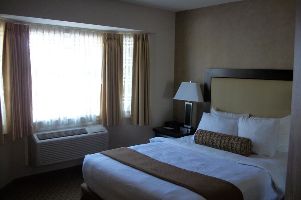 Best Western Plus Emerald Isle Hotel Sidney Exteriér fotografie